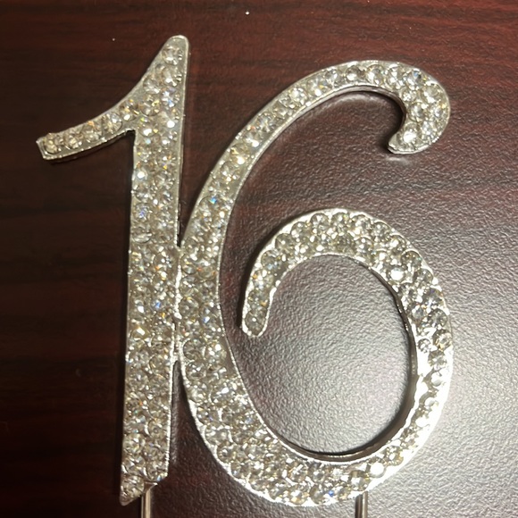 Rinestone cake topper - Picture 3 of 7